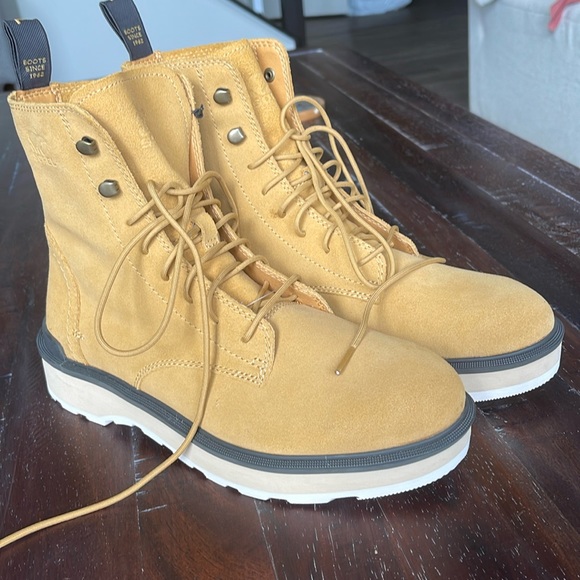 SOREL NWT Waterproof suede winter boots - Picture 2 of 10